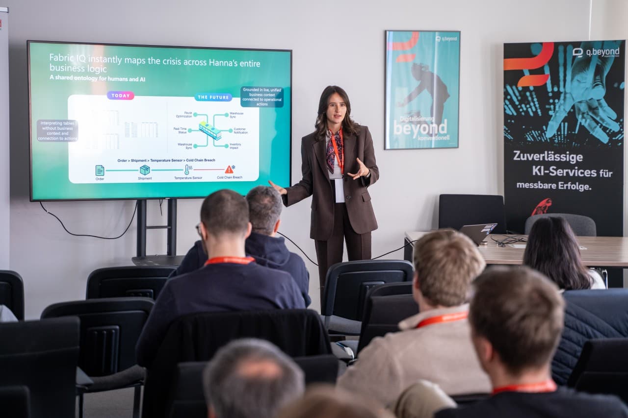 Hanna Schwab speaking at AgentCamp Hamburg